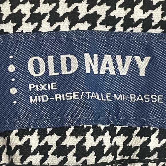Women’s Old Navy Mid-rise Pixie Pants - Picture 4 of 6